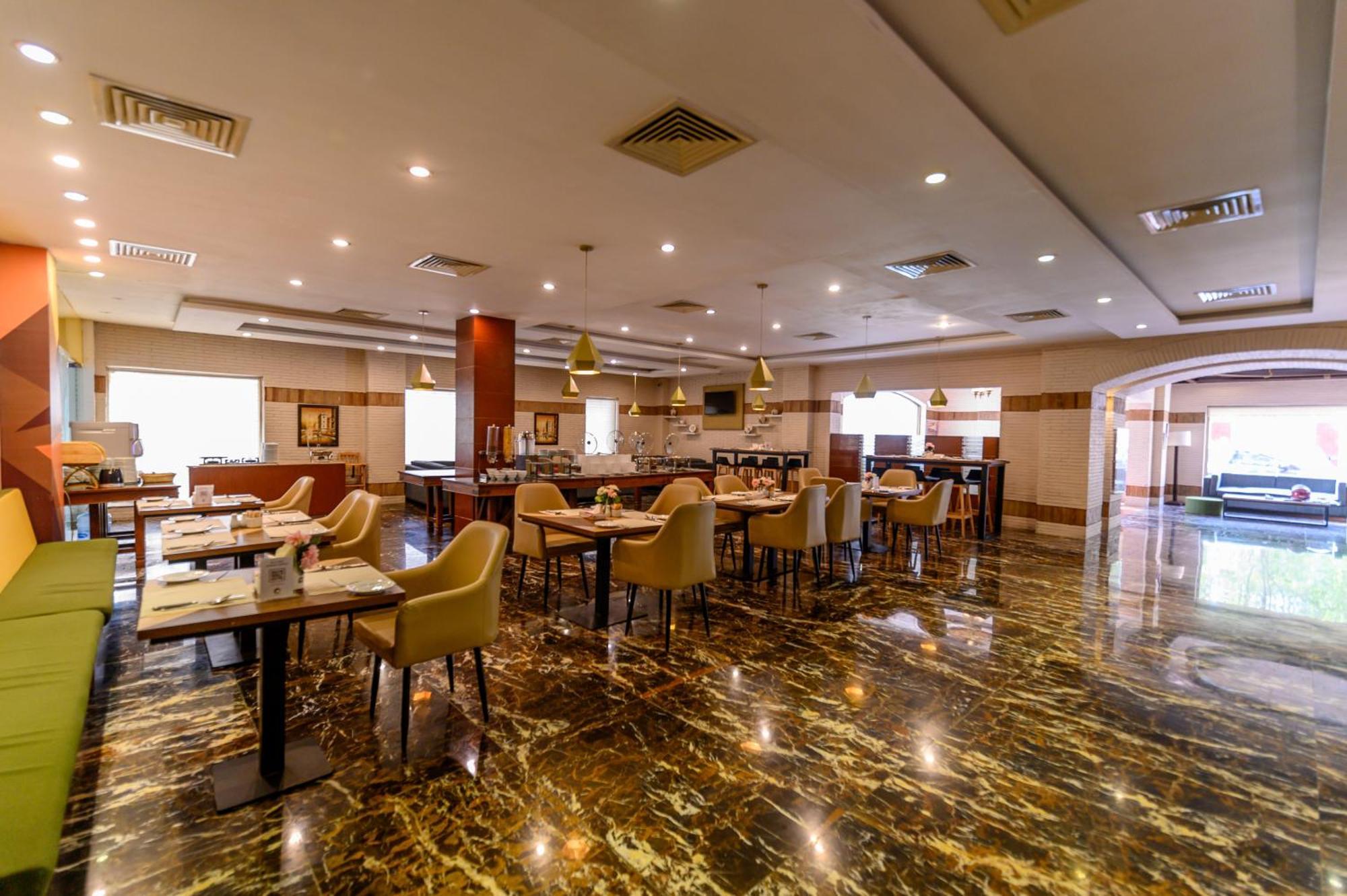 Hotel One Faisalabad Exterior foto