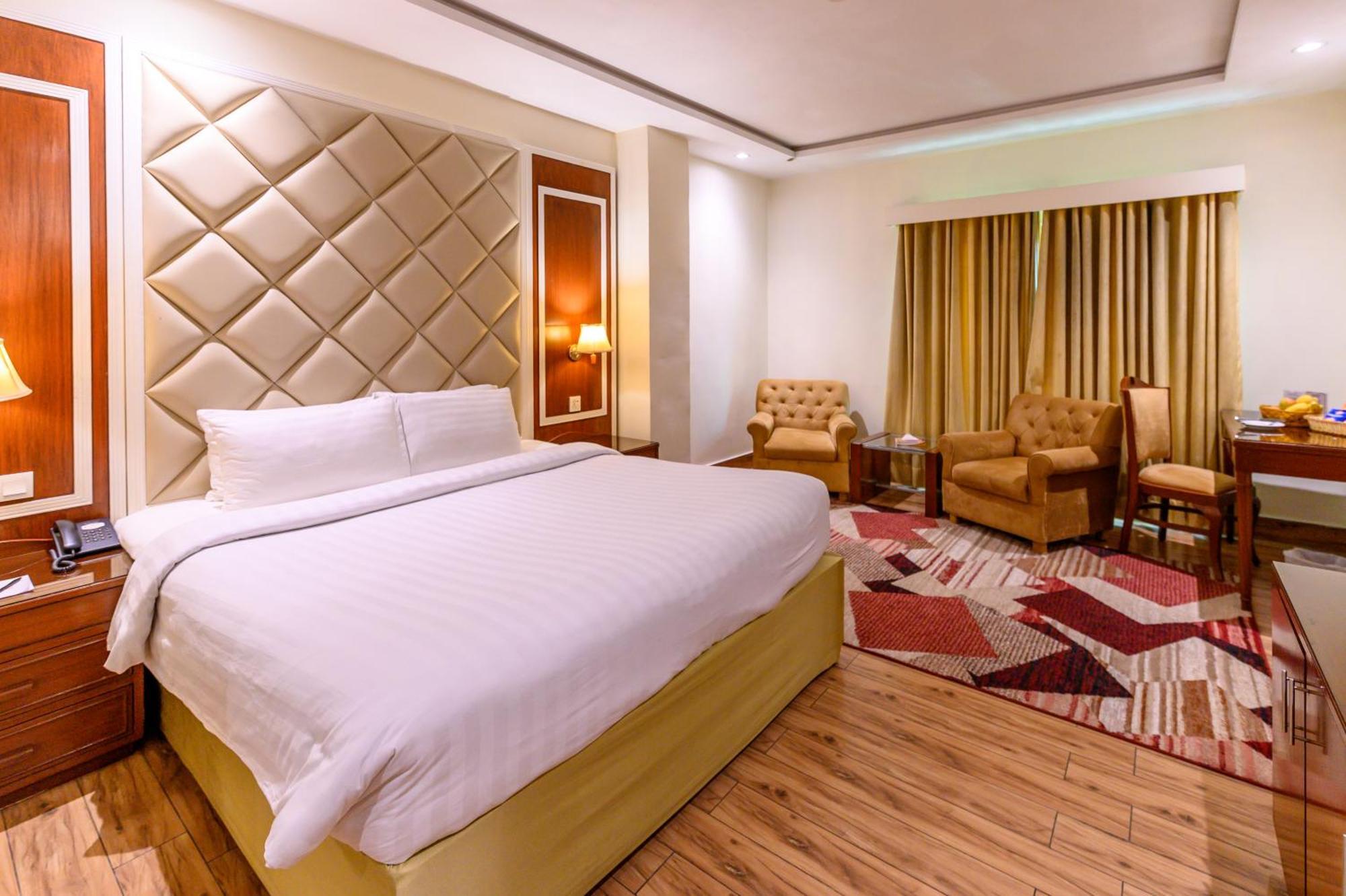 Hotel One Faisalabad Exterior foto